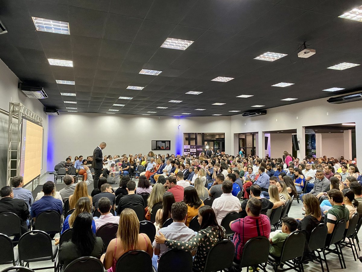cdldepalmas's tweet photo. Uma noite memorável! A palestra com o Prof. Dr. Clóvis de Barros Filho foi um verdadeiro sucesso, contando com a presença de autoridades e um público incrível de cerca de 500 pessoas. O evento também celebrou a reinauguração do Espaço CDL, comemorando os 30 anos da entidade. https://t.co/4Pc9nElAvi