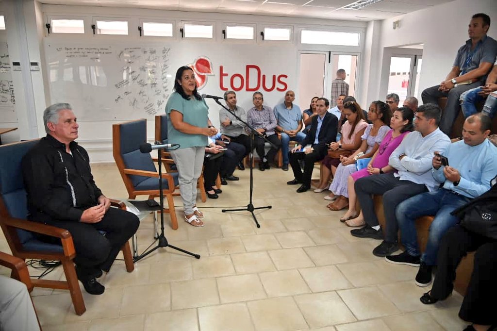 💻| El presidente @DiazCanelB sostiene #AHORA un encuentro con jovenes del sector de las telecomunicaciones, en el Parque Científico Tecnológico de La Habana, ubicado en la Universidad de Ciencias Informaticas. #Cuba 🇨🇺