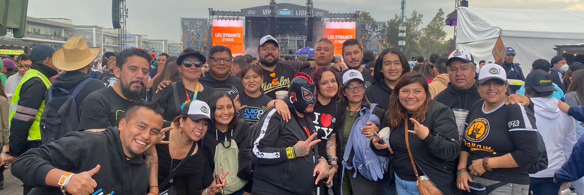 HugoGRamrezTre1's tweet photo. @pollorockmusica @ruidoblancofm @nenadragon @iHeartRadioMx Saludos #pollolivers, ruidosos pasen la caguama que la estan calentando y subanle a todo a la bocina que reviente que ya empezo #pollorockalaire que hoy va haber #chistechiste y recuerden #ElRuidoLoHacemosTodos 💙💚💙🍺😎#Tultitlánforeva #tulticrew @chanito79 @Vickmar82 https://t.co/NS14qZv8ki