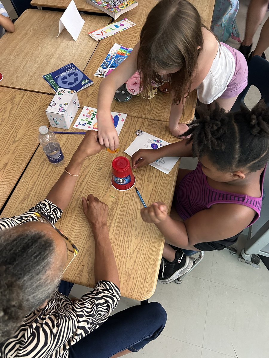 Family Friday was a hit! Students worked with their parents to save Sam and get him on the life raft 😊<a href="/ClaraHowitt/">Dr. Clara Howitt</a> @MlleParaschak #GECDSBSLP2023 #CAMPWONDER