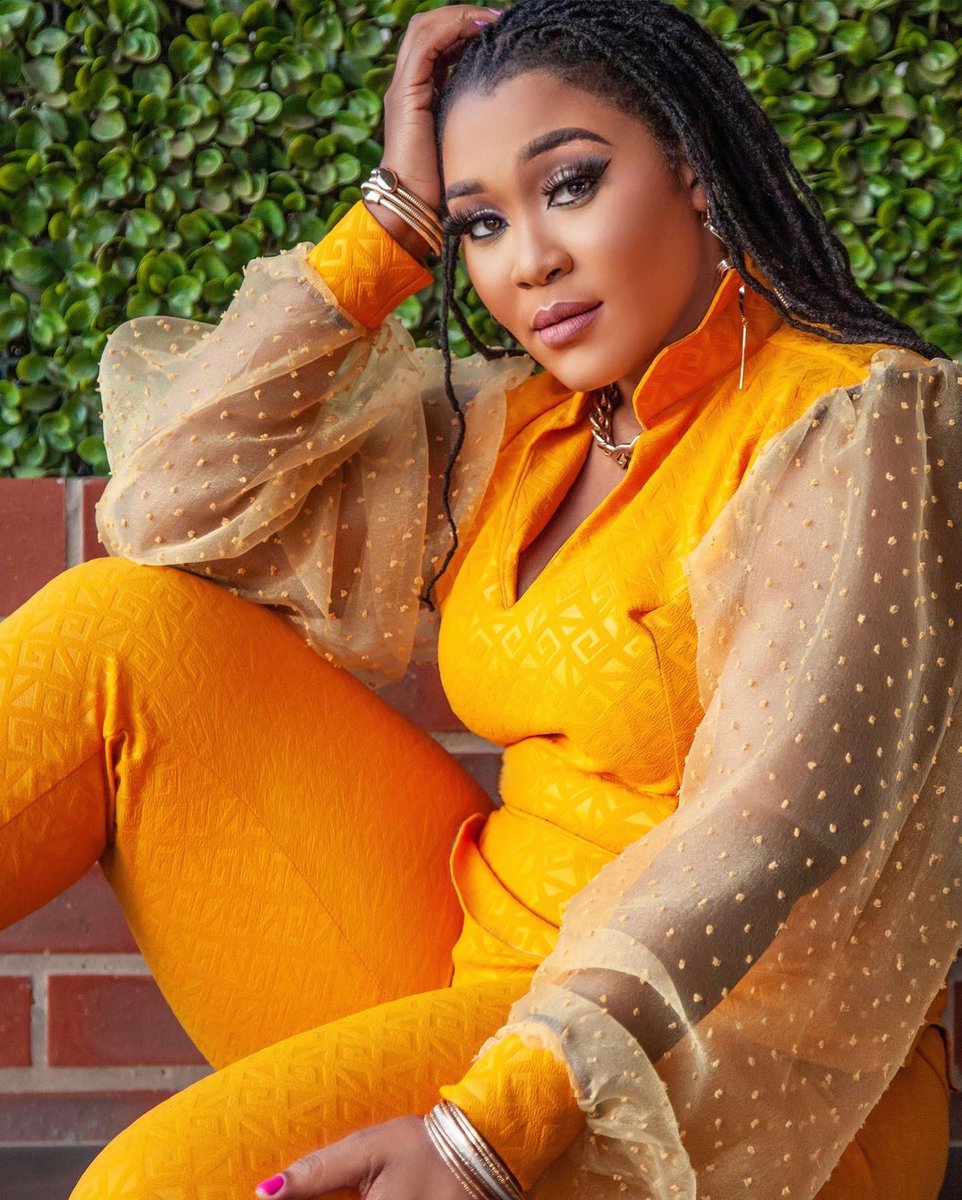 Lady_Zamar's tweet photo. those ocean eyes https://t.co/IdRVUCiUj5