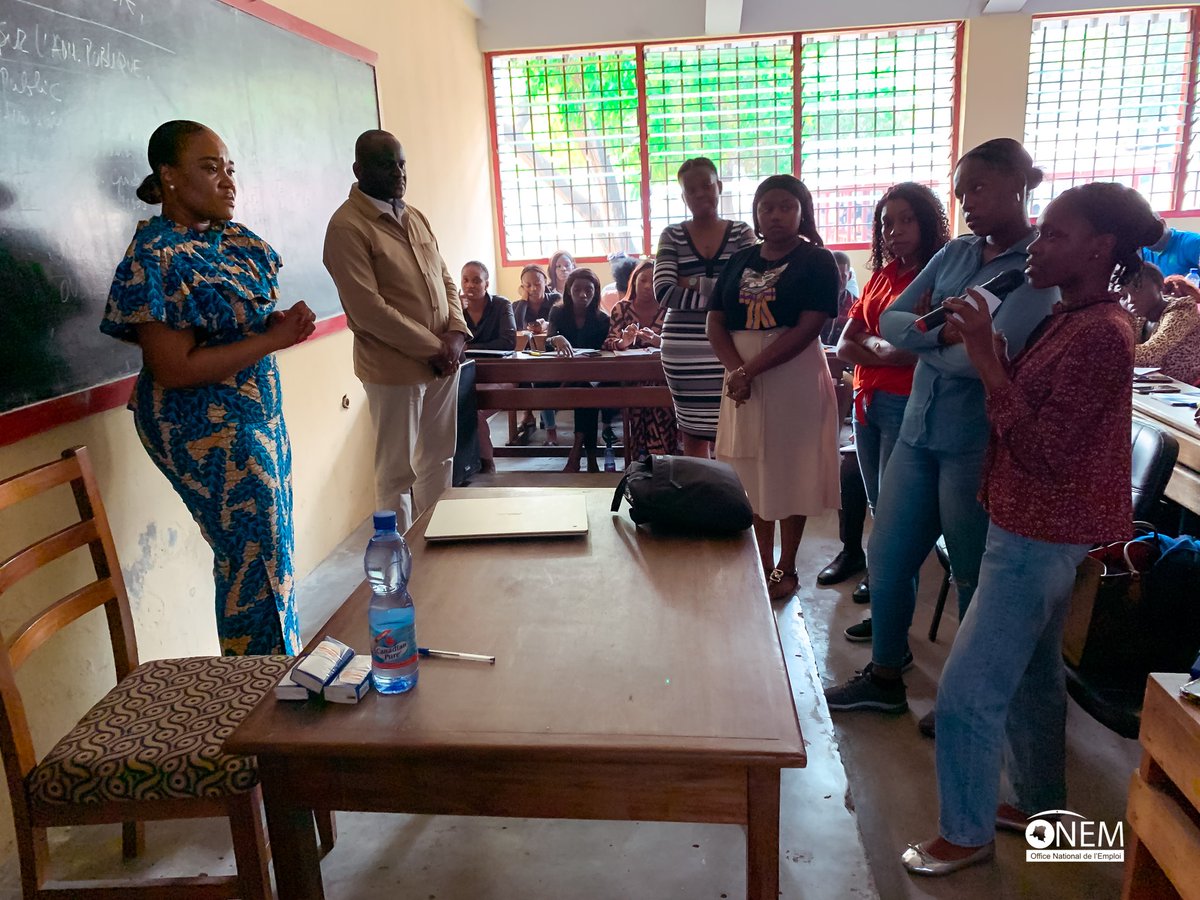 #EMPLOIRDC #ONEMRDC
Le Directeur Général de l'<a href="/onem_cd/">ONEM RDC</a> est intervenu ce vendredi 07 juillet devant les étudiants de la première Licence de la Faculté de Droit de l’Université Protestante du Congo «UPC», au cours de la session de clôture du cours de Droit du Travail, suite à