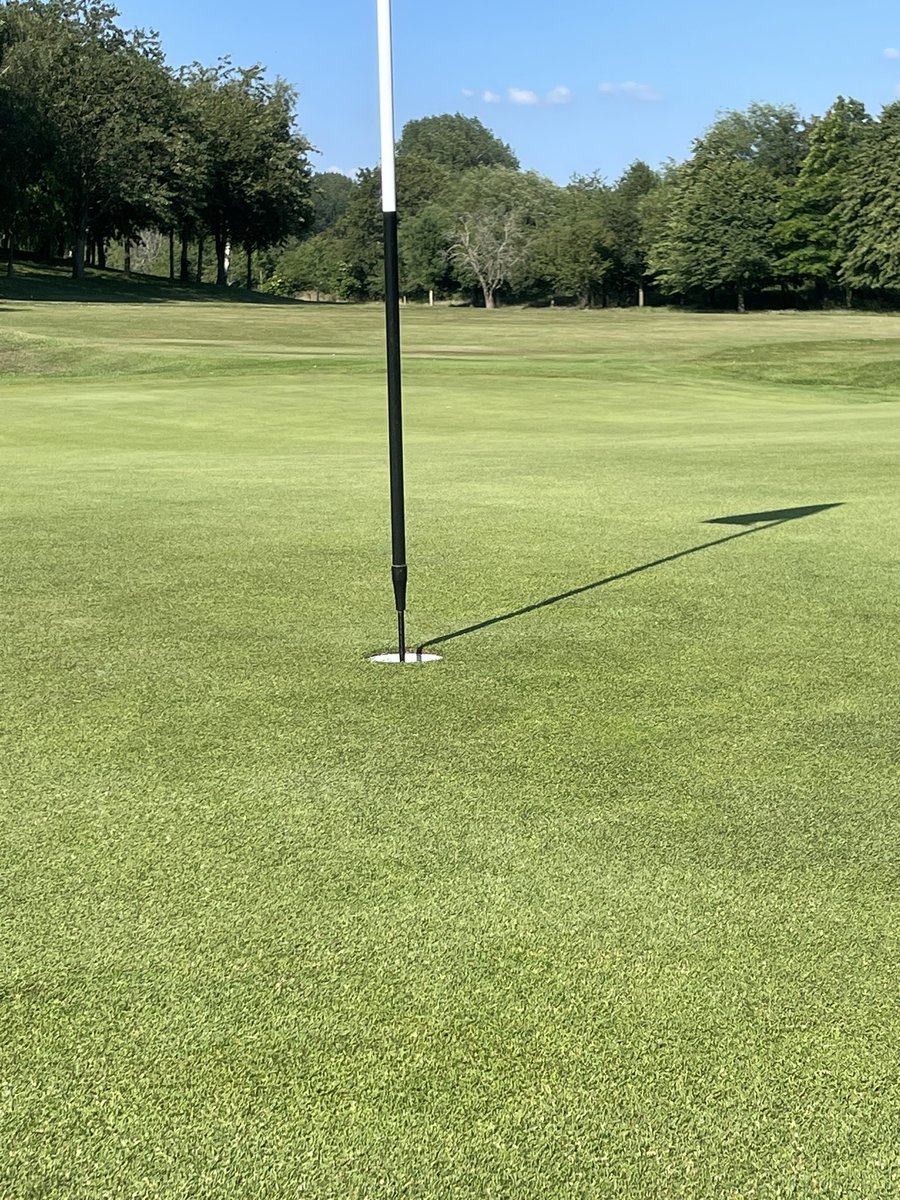 GolfLutterwort1's tweet photo. Nice evening set up to get ahead for captains day tomorrow. Course looking fantastic !! @LutterworthGolf https://t.co/BWtl8Ms6qs