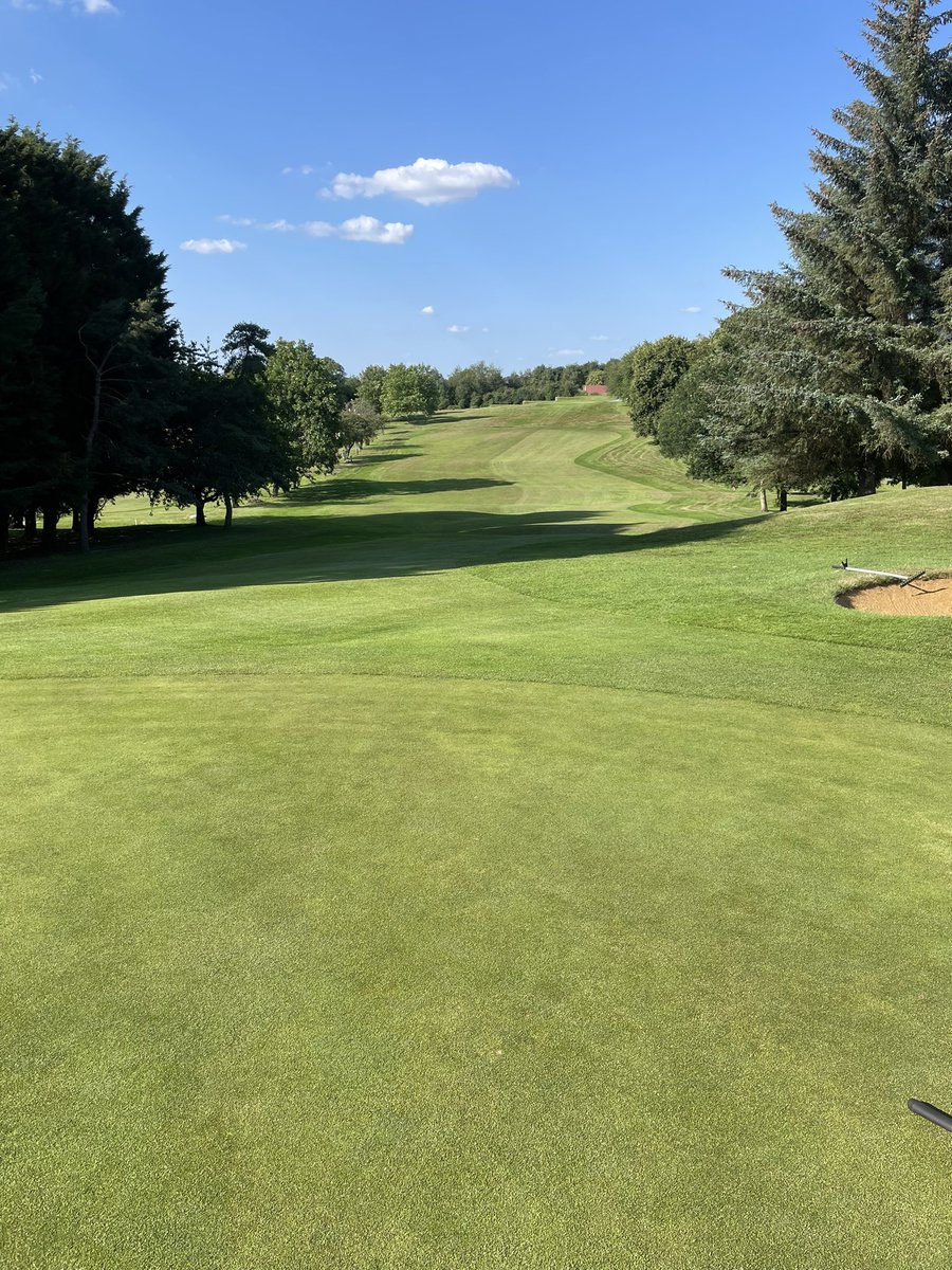 GolfLutterwort1's tweet photo. Nice evening set up to get ahead for captains day tomorrow. Course looking fantastic !! @LutterworthGolf https://t.co/BWtl8Ms6qs