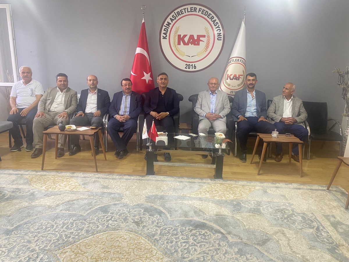 KadimAsiretler's tweet photo. Mardin Ticaret ve Sanayi Odası Başkanı Hatip ÇELİK ve ASKON Van Şube Başkanı Şeref GÜLTEPE genel merkezimizi ziyaret ettiler. Ziyaretlerinden ötürü kendilerine teşekkür ederiz.
@RasimASLAN65 @MS_Ozbek
@HatipCelik47 @serefgultepe https://t.co/psypGv6Pgc