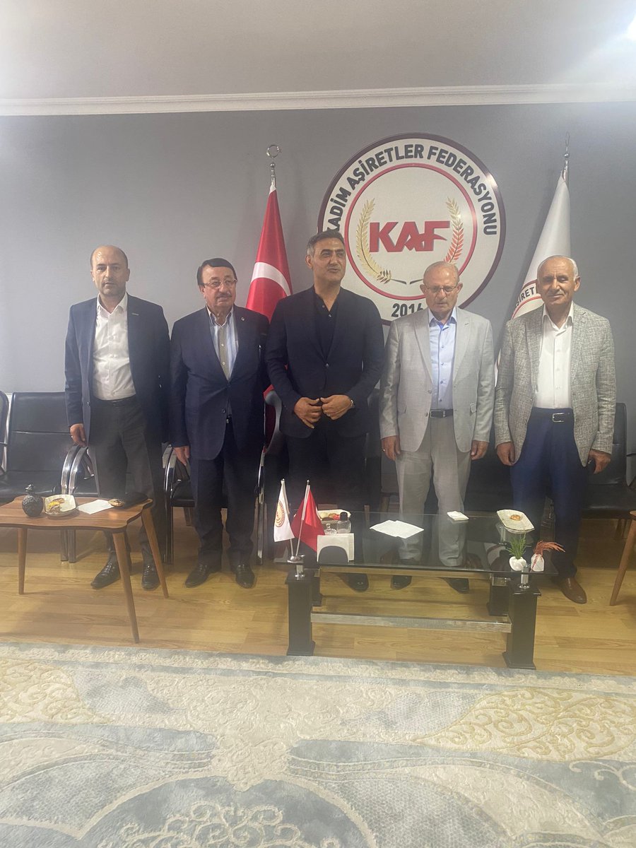 KadimAsiretler's tweet photo. Mardin Ticaret ve Sanayi Odası Başkanı Hatip ÇELİK ve ASKON Van Şube Başkanı Şeref GÜLTEPE genel merkezimizi ziyaret ettiler. Ziyaretlerinden ötürü kendilerine teşekkür ederiz.
@RasimASLAN65 @MS_Ozbek
@HatipCelik47 @serefgultepe https://t.co/psypGv6Pgc