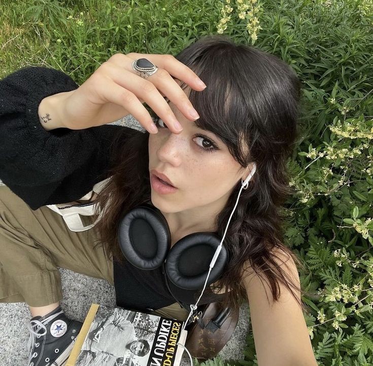 FEARZRSPG's tweet photo. 𝒩𝗈𝗆𝖾: tara carpenter (@iS2stab) 

𝒾dαde do personαgem: 18

𝒮exuαlıdαde: bissexual 

𝒫ronomes: ela/dela

𝒮hαpe: jenna ortega https://t.co/okQFy4Iuvh