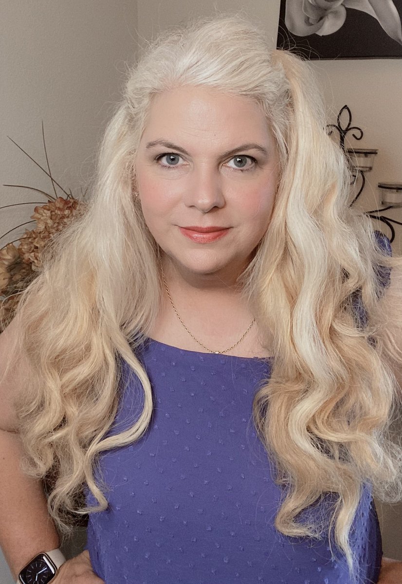 susanwritespnr's tweet photo. Fridays are the best! Let's get this one started! What are your plans this weekend?
#writer #writerslife #amwriting #livemoremagic #startwhereyouare #taketheplunge #mylifemyway #fridayfeeling #womininbusiness #bosschicks #authorpreneur #fridaymood #fridayselfie #fridayfun https://t.co/6MAYOTYixP