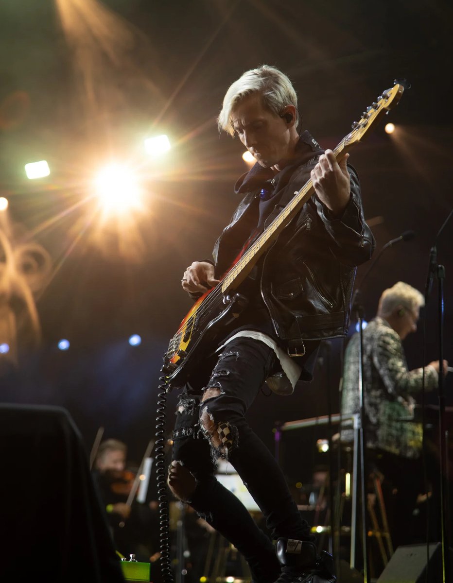BassMagOnline's tweet photo. Happy Birthday to Stu Brooks (Perry Farrell, Danny Elfman, Dub Trio, Matisyahu, GRIZ, 50 Cent, Mike Patton, Kanye West &amp; More)! https://t.co/egr6hfh6Eq