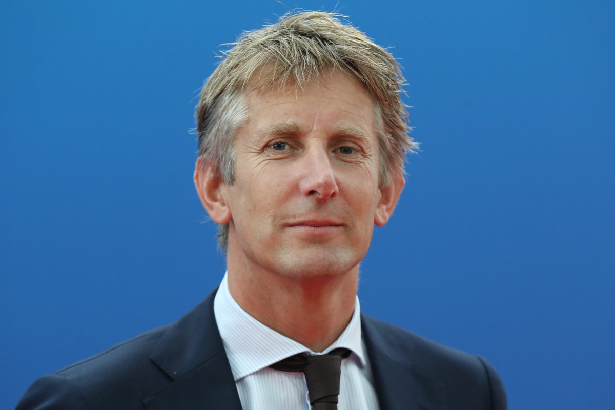 Following his admission to hospital today, the thoughts and best wishes of UEFA and the entire European football community are with Edwin van der Sar and his family. 

❤️ We’re all with you, Edwin.