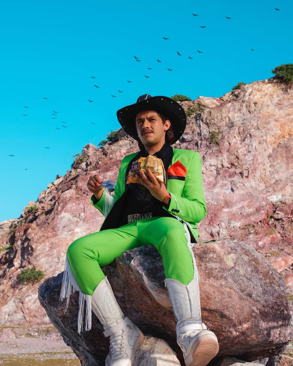 unstableforbay's tweet photo. @haroldazuara padrino, presenteme al bigotón guapo de la foto por fa https://t.co/iT4kf8Q2wv