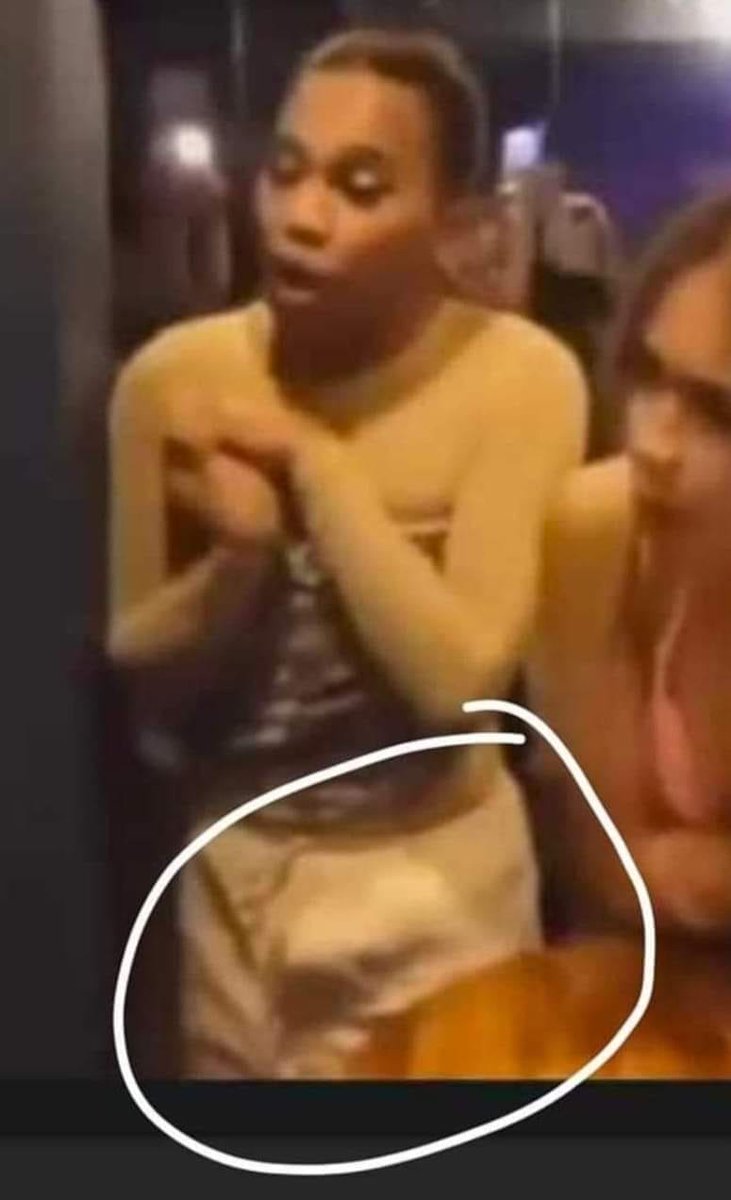 CheekyLady1027's tweet photo. Kaya pala sinasabi ng mga Kakampink na #IStandWithAwra  🤣 https://t.co/vb9Tgt0vsC