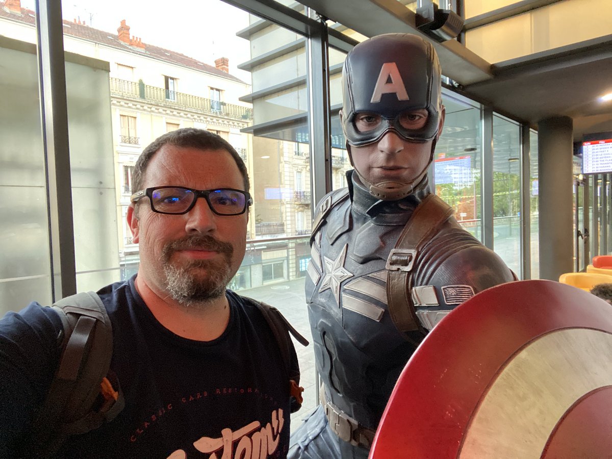 EriadaGaming's tweet photo. En soirée avec mon pote https://t.co/IUW7IgoBhx