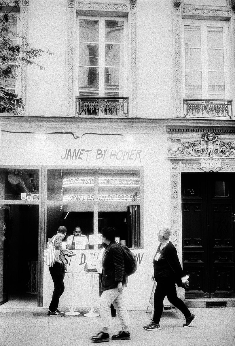 Moritzette's tweet photo. Nostalgie des frères Soki, les vieux Maxime et Émile, que je n'ai pas connu
#filmphotography #thedaily35mm #blackandwhite #JeudiPhoto #the35mmdiary #back2thebase #Zaïre #fotografía #staybrokeshootfilm #Mikili #filmlovers #filmcommunity #argentique #filmisalive  #noiretblanc #film https://t.co/Ox5qTa9WYQ