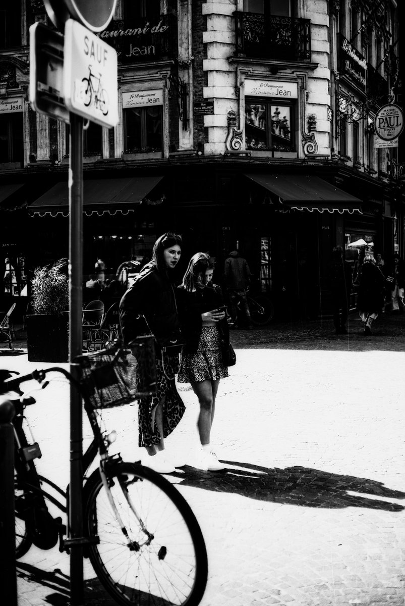 Moritzette's tweet photo. Nostalgie des frères Soki, les vieux Maxime et Émile, que je n'ai pas connu
#filmphotography #thedaily35mm #blackandwhite #JeudiPhoto #the35mmdiary #back2thebase #Zaïre #fotografía #staybrokeshootfilm #Mikili #filmlovers #filmcommunity #argentique #filmisalive  #noiretblanc #film https://t.co/Ox5qTa9WYQ