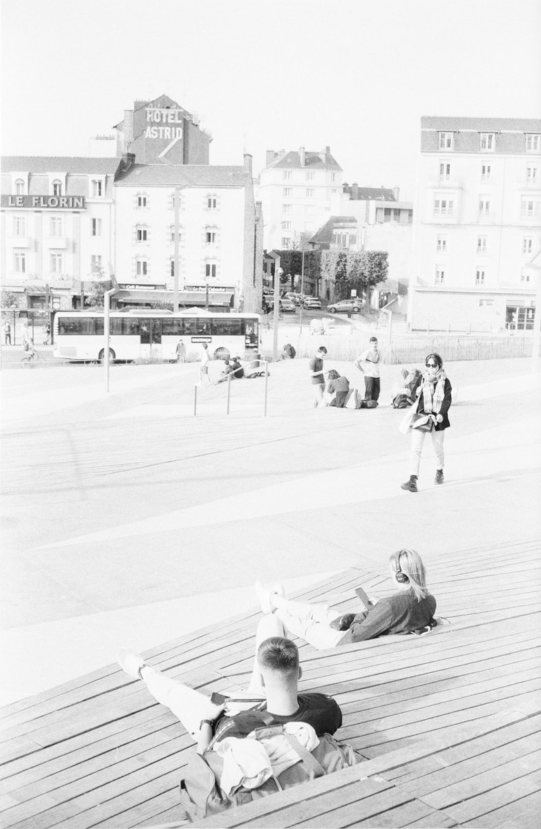 Nostalgie des frères Soki, les vieux Maxime et Émile, que je n'ai pas connu
#filmphotography #thedaily35mm #blackandwhite #JeudiPhoto #the35mmdiary #back2thebase #Zaïre #fotografía #staybrokeshootfilm #Mikili #filmlovers #filmcommunity #argentique #filmisalive  #noiretblanc #film