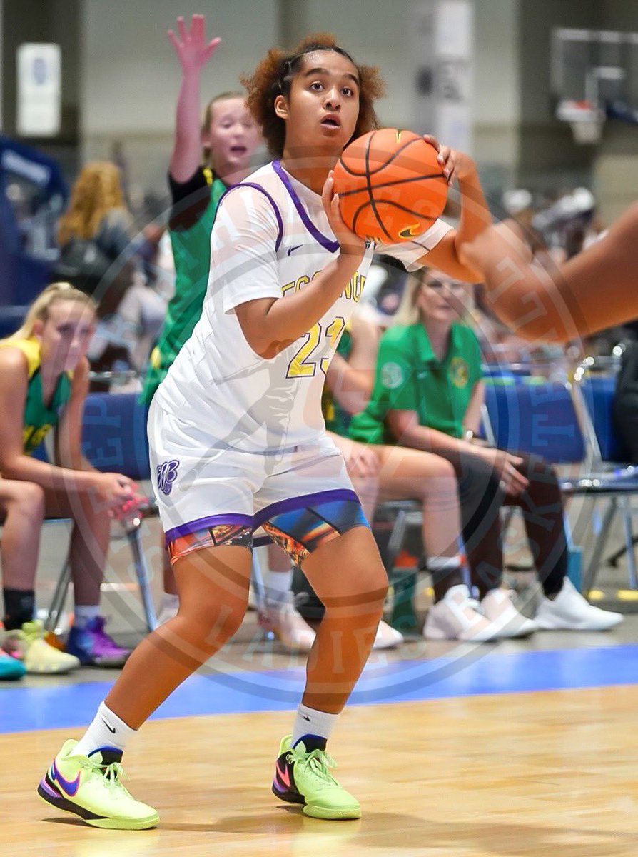 SAthletesLBB's tweet photo. #Boca HS (FL) &amp; @EssenceGirlsBB 15U 2026 G Tatyana Campise-Pinkney (@Taty_Baller23) is on 🔥🔥🔥

She’s hit three 3-pointers in the first quarter vs #KentuckyPremier

📸 @ThaRealSleep https://t.co/QS3ZE1UKV6