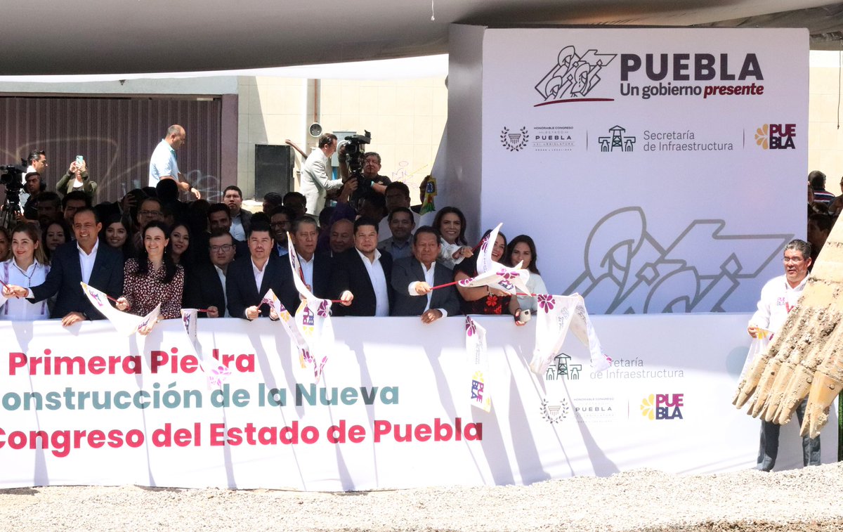 CNavarroCorro's tweet photo. Colocamos la primera piedra de la nueva sede del @CongresoPue, que será un símbolo de democracia y progreso, en presencia del gobernador @SergioSalomonC, la magistrada presidenta de #TSJP, @MaGaPo17 y el titular del legislativo @LaloCastilloL. (1/3) https://t.co/z3Uaq2bhSy