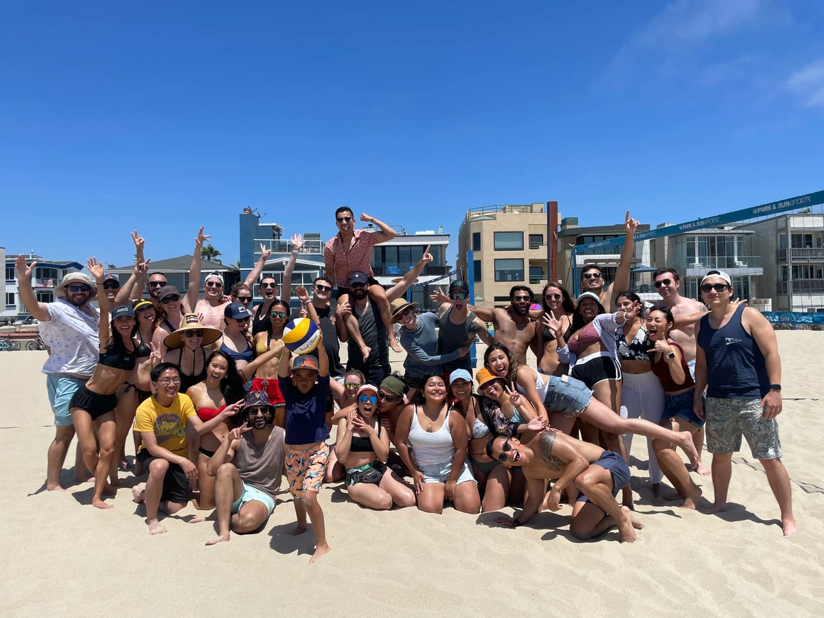 HarborUCLAEM's tweet photo. Always an amazing yearly tradition, Harbor EM hosts a beach day to celebrate the fourth of July! It gathers at least five years of Harbor classes and makes for a truly spectacular way to welcome our new family to the Hospital!
#EMBound #WhyHarborEM #ASafeHarbor #EM #Match2024 https://t.co/hgASW008ah