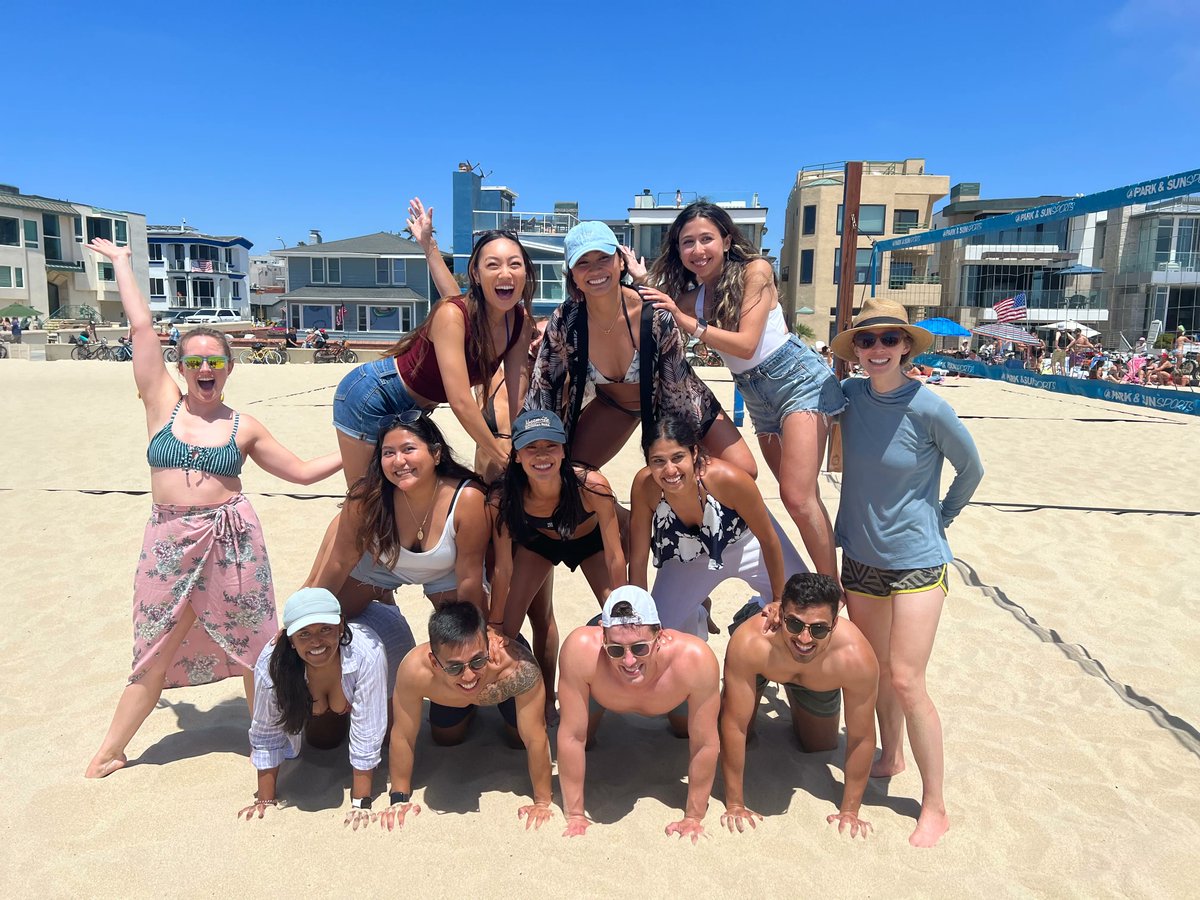 HarborUCLAEM's tweet photo. Always an amazing yearly tradition, Harbor EM hosts a beach day to celebrate the fourth of July! It gathers at least five years of Harbor classes and makes for a truly spectacular way to welcome our new family to the Hospital!
#EMBound #WhyHarborEM #ASafeHarbor #EM #Match2024 https://t.co/hgASW008ah