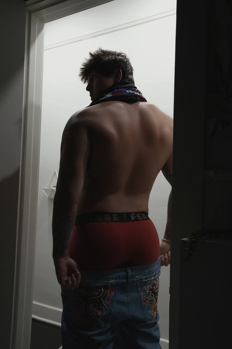 Baby got back https://t.co/XUpJfGPiSQ