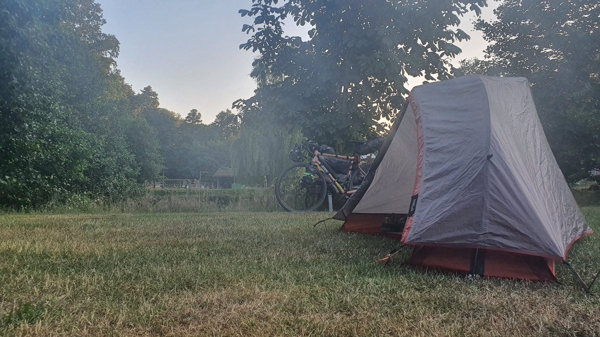 brrreadfan's tweet photo. #BikeStacking zur @BTCZitadelle:
Tag 2 mit 102k hart erkämpften Sats inklusive kurzem Abstecher nach CZ🇨🇿 um Fiat-Ballast KYC-frei für den @BitcoinEkasi Spendentopf abzuwerfen. Difficulty Adjustment sehnlichst erwartet.🥵
(Und nein, ich reise ohne A-Frame) https://t.co/BJkqLssfHx