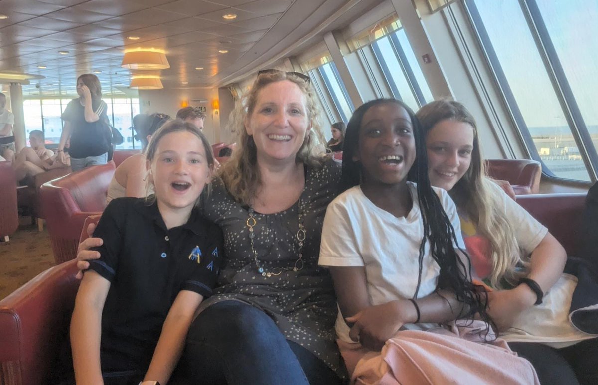 Coach 2 and 4 are in good spirits! #RETMusicTour23