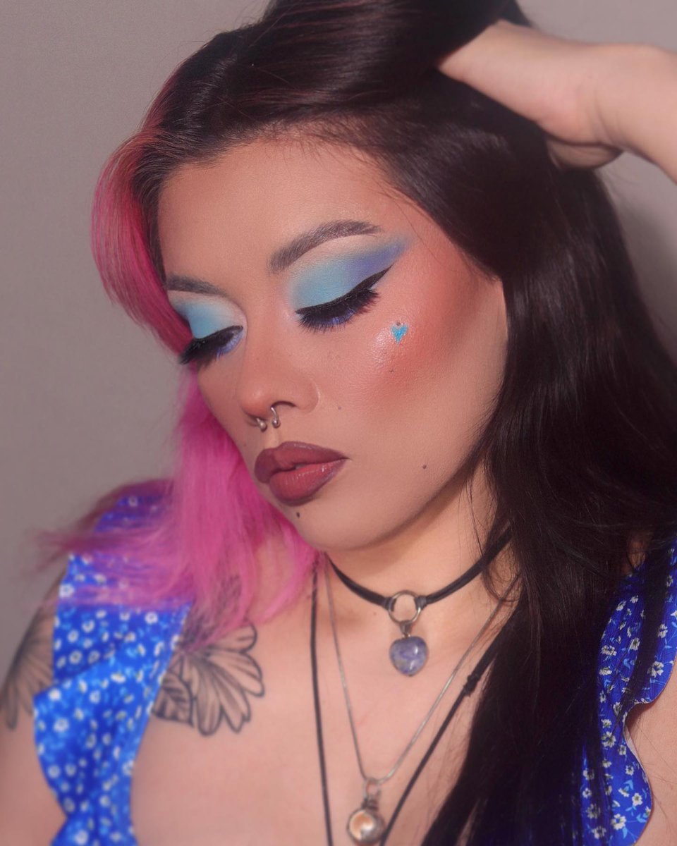 Out of this world 🩵 blue 🩵 from <a href="/sandrahnime/">Sandra</a> using the Trixie x <a href="/JunoBirch/">ian again</a> Palette and Flower Power Bronzer 

trixiecosmetics.com/products/trixi…