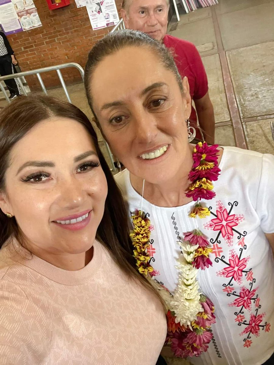 alinegch's tweet photo. Me llena de alegría ver cómo en toda la República Mexicana apoyan a la Dra. Claudia Sheinbaum. 
Gracias a Valle de Chalco por este cálido recibimiento a nuestra próxima Coordinadora de la Defensa de la 4T. https://t.co/IsofC7ICci