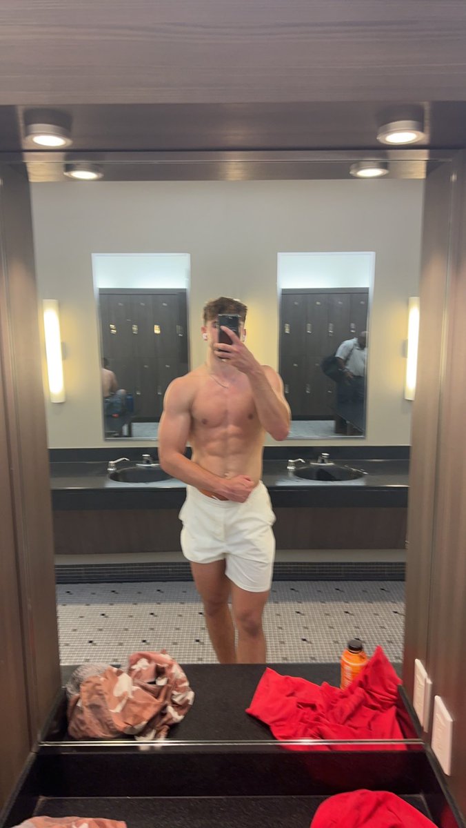 SolisKarson's tweet image. 6’3 208 closing in on summer, can’t wait for season🙏🏽