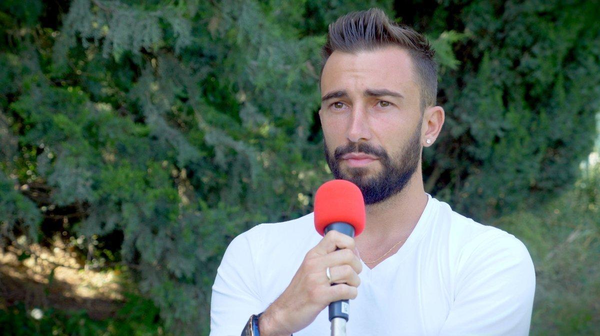 Un mois après la fin de la saison 2022-23 qui a vu Nîmes Olympique être relégué en National, le milieu de terrain, qui a quitté le club au mois de juin, sort du silence. Il revient sur les causes qui ont, selon lui, conduit les Crocodiles à l’échec. ... objectifgard.com/sports-gard/ni…