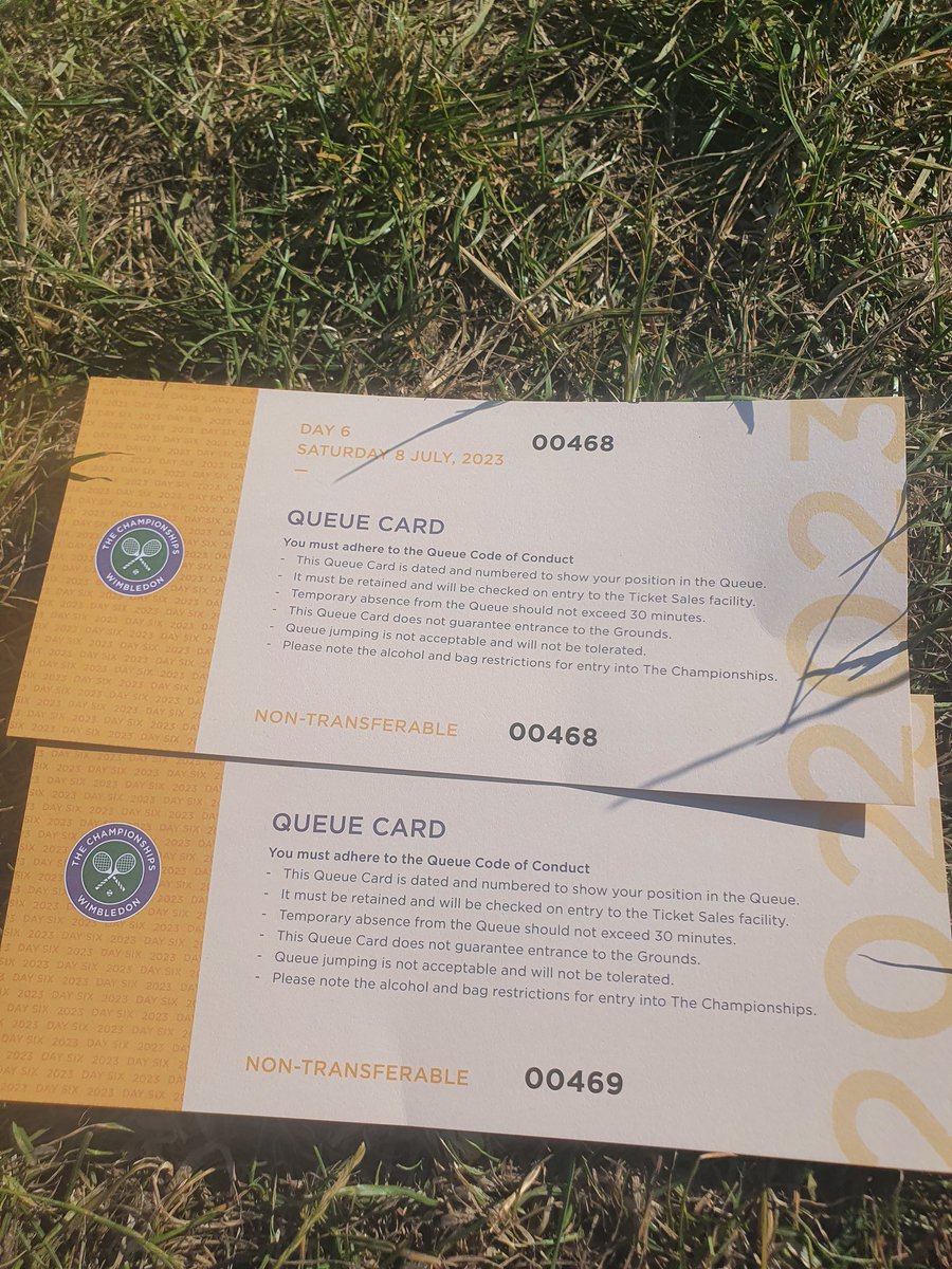 MikeOverthrow's tweet photo. @ViewFromTheQ arrived 2pm and no. 468 and 469. People in row opposite us are 360 and 5 full rows behind us so I would estimate queue is around 1000 already at 8pm based on 110ish per row... https://t.co/xxCJ1b99vx