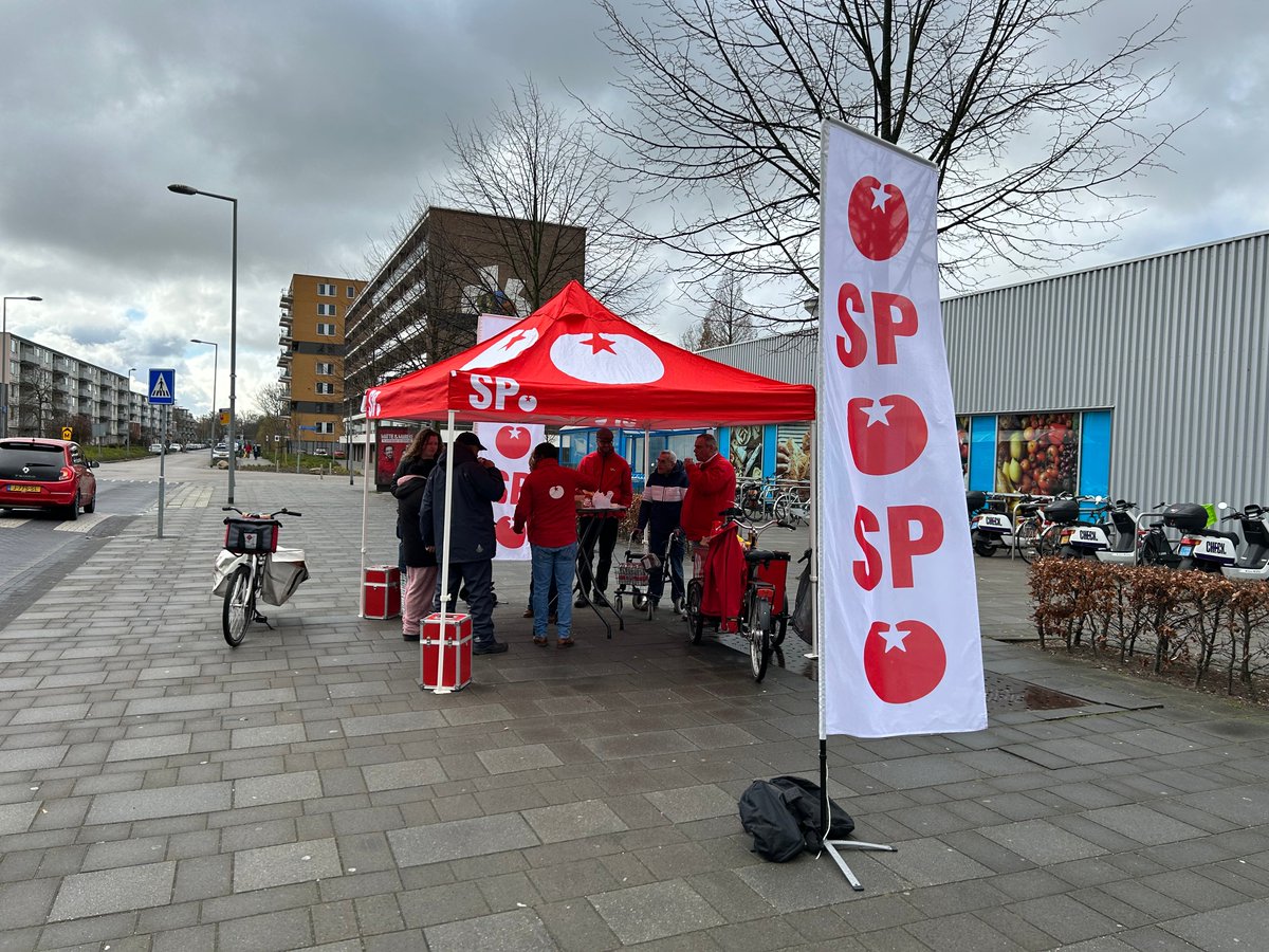 📢 Belangrijk nieuws: Het kabinet is gevallen!
Morgen, 12.00-15.00 uur, is de SP aanwezig bij Plein West in de Westwijk #Vlaardingen. We willen graag met bewoners praten over de kansen die nu ontstaan en hoe het verder moet. Kom langs en laat je stem horen! 🗣️💬 #SP #StrijdMee