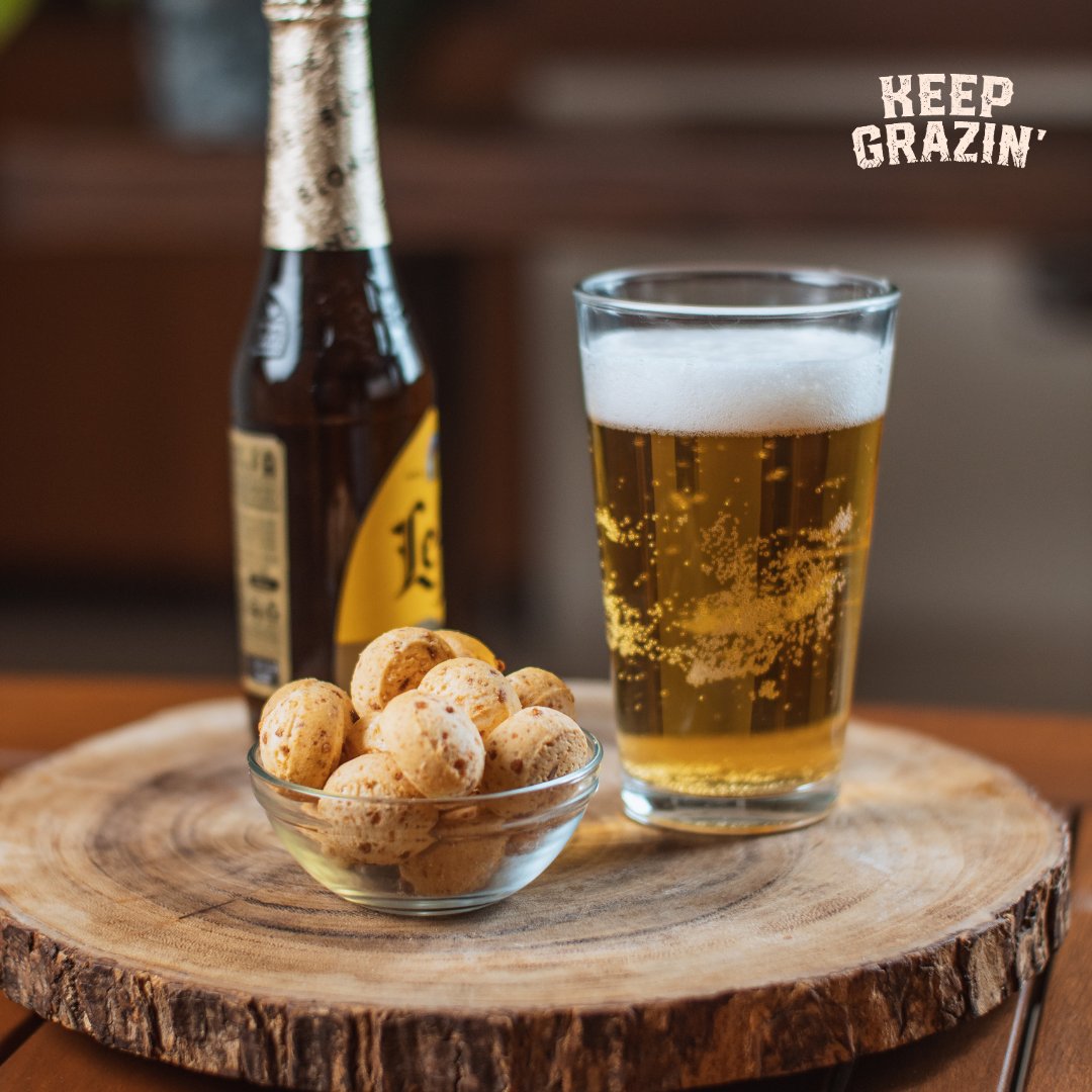 It's Friday! 🎉Are you ready for the weekend? We are! 💃🕺

#fridayvibes #happyhour #cheesesnacks #letsgraze #FridayFeeling #USA