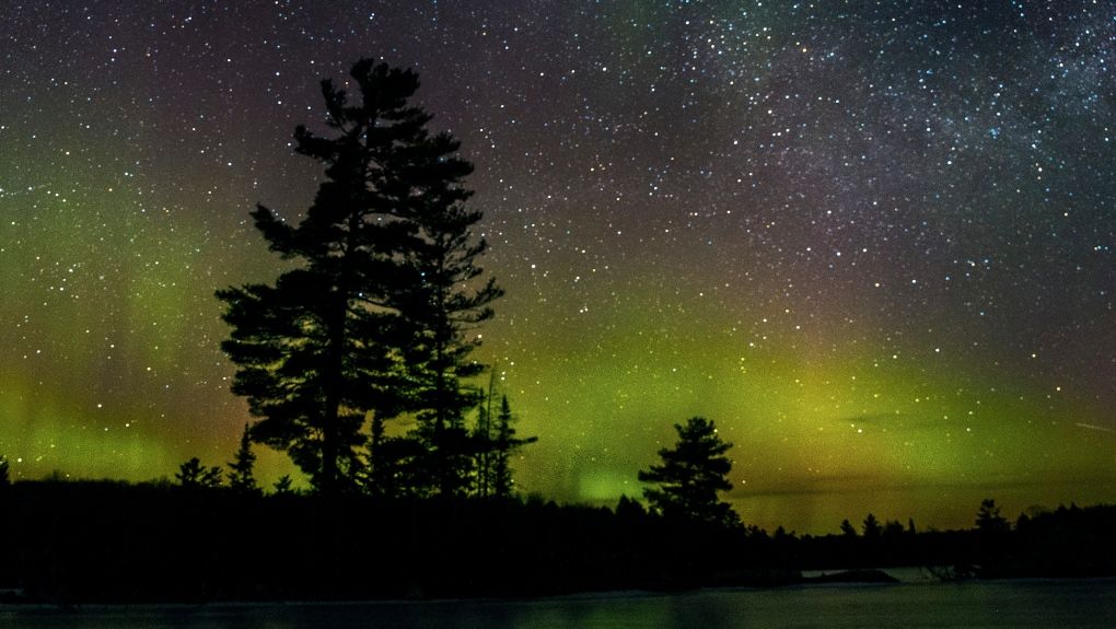 RT @CTVNews: Look up! You may be able to see the northern lights in Canada Friday night https://t.co/muONAvTqaj https://t.co/2BkIOYVVkk