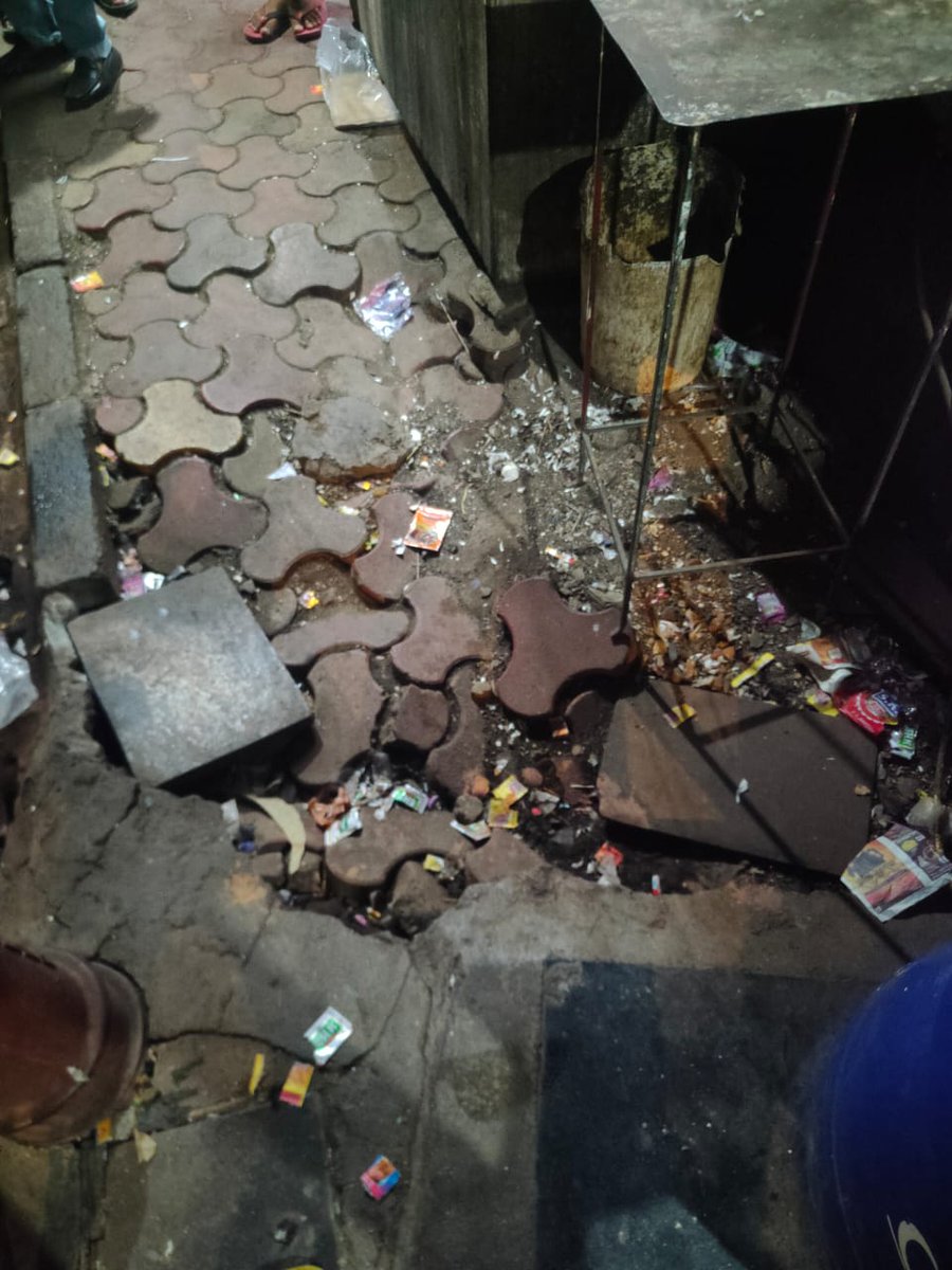 NadeemVakil's tweet photo. "Dear @mybmc @mybmcWardE and @IqbalSinghChah2, please repair the footpath near Mubarak Manzil on 2nd Sankli Street. Children and senior citizens are facing inconvenience due to its poor condition. Let's make our city safe and accessible for everyone! #Mumbai #FootpathRepair" https://t.co/OCXexbhV50