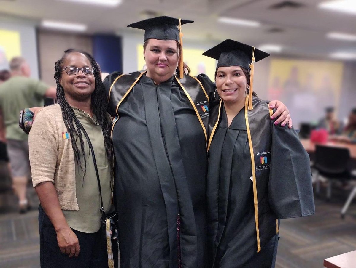 Felicidades a las graduadas! 

Congratulations to Esbeydi, Andrea, Tasha, and Abby on earning their GED! 

Through the support of our friends and partners at Literacy KC these phenomenal women have just achieved a major milestone. 

We’re so proud of you! Continue to soar! 🎓🎉🥳