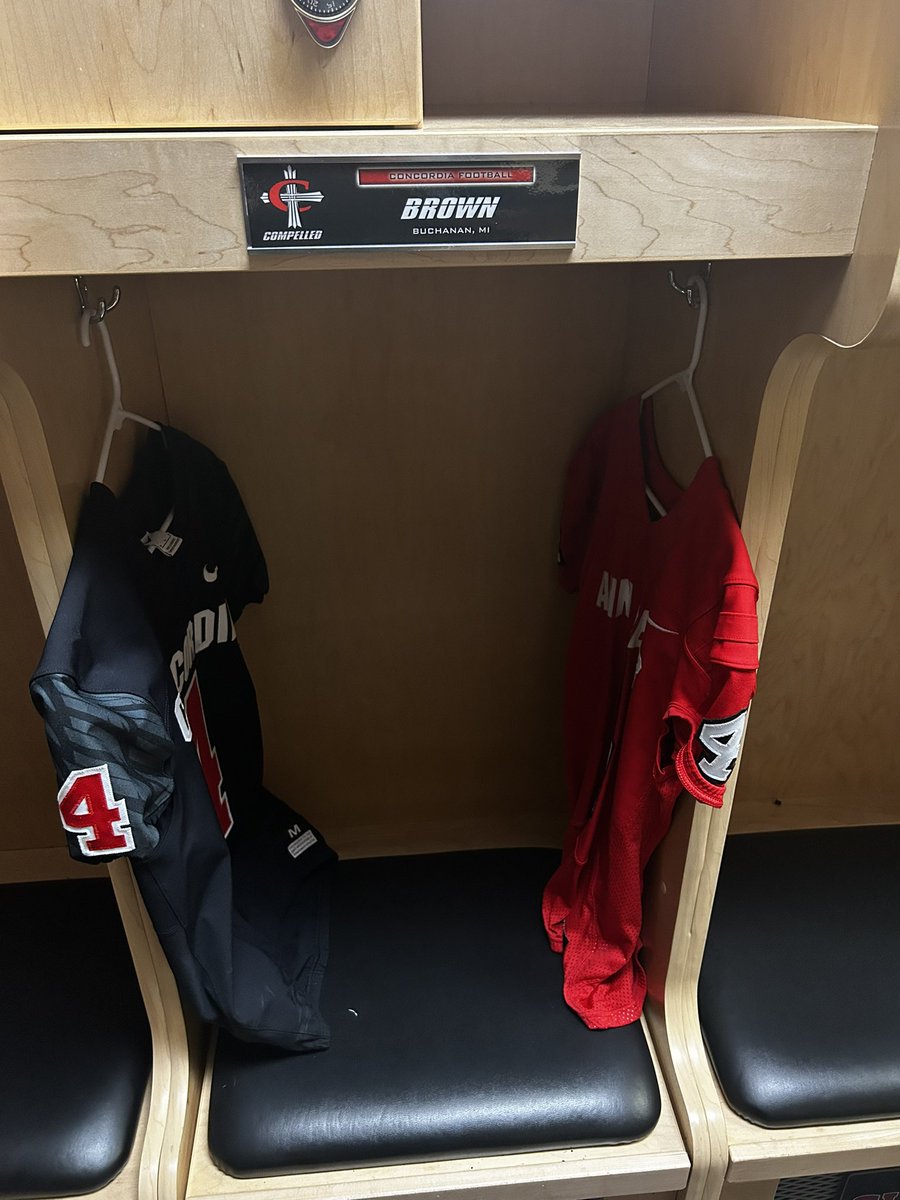 JamariB2024's tweet photo. Had a fun visit with @NicholasFinn12 &amp; @LewisSchadler at Ann Arbor Concordia. Thanks to @D_Green45 @CUAA_Football! https://t.co/a6RcZwOaO2