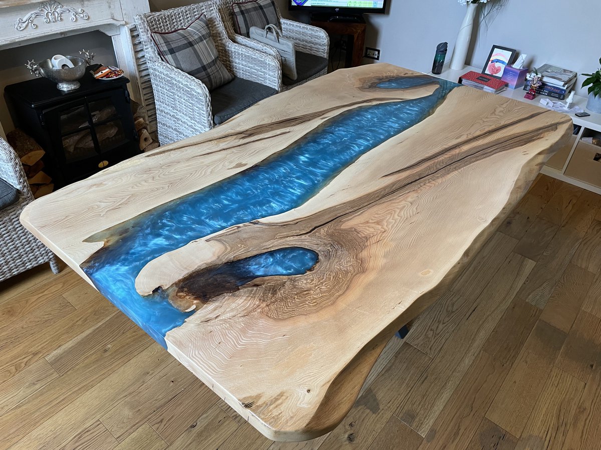 TAYLORCRAFTWORK's tweet photo. Ash slab river table installation this evening. https://t.co/shJsW3gbVy