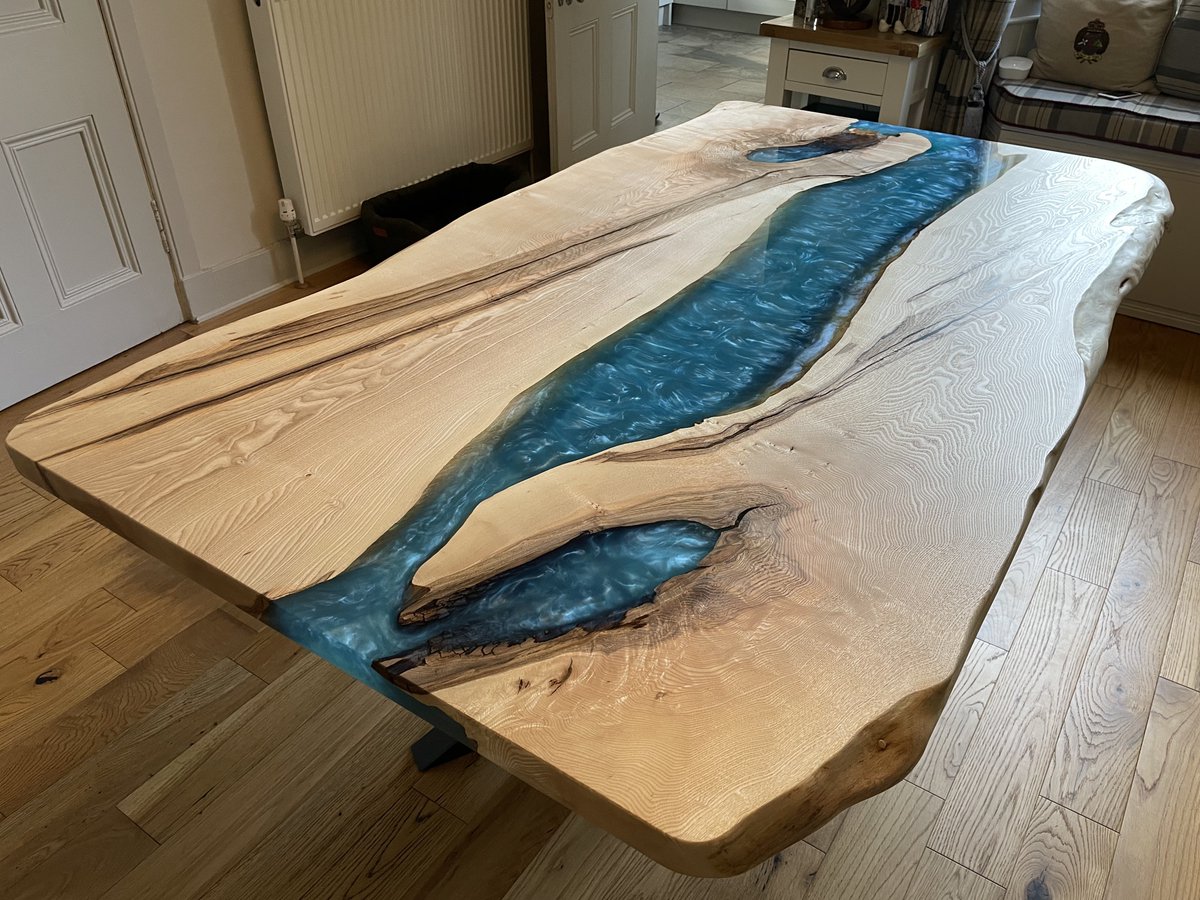 TAYLORCRAFTWORK's tweet photo. Ash slab river table installation this evening. https://t.co/shJsW3gbVy