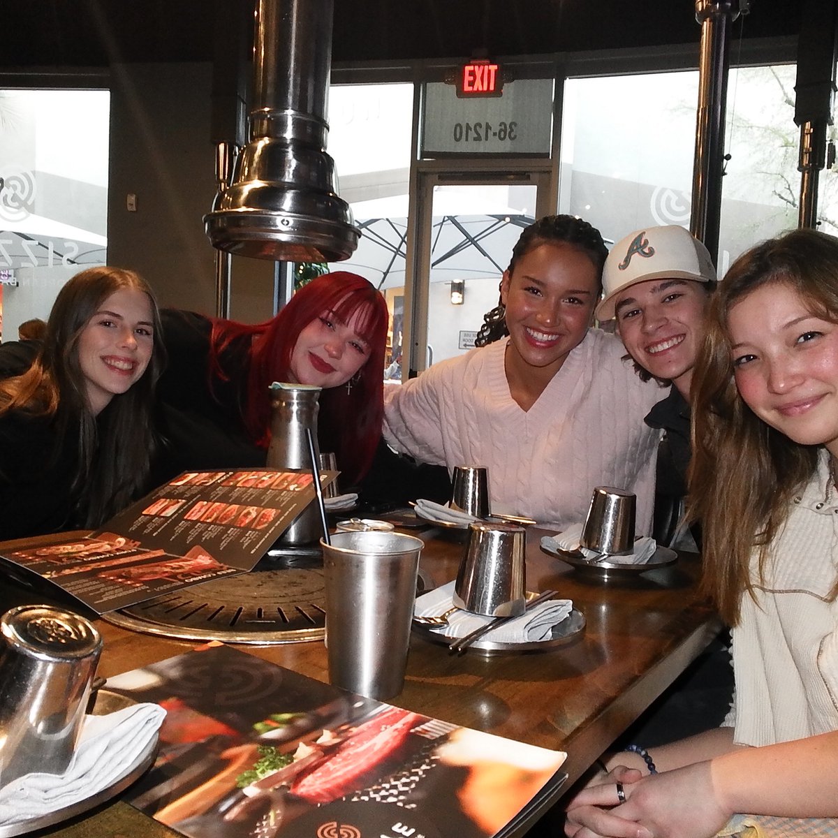 sofiawyliebr's tweet photo. Novas/antigas fotos de Sofia Wylie com suas melhores amigas, Bailey e Saylor Curda. https://t.co/lVPhCQKss0