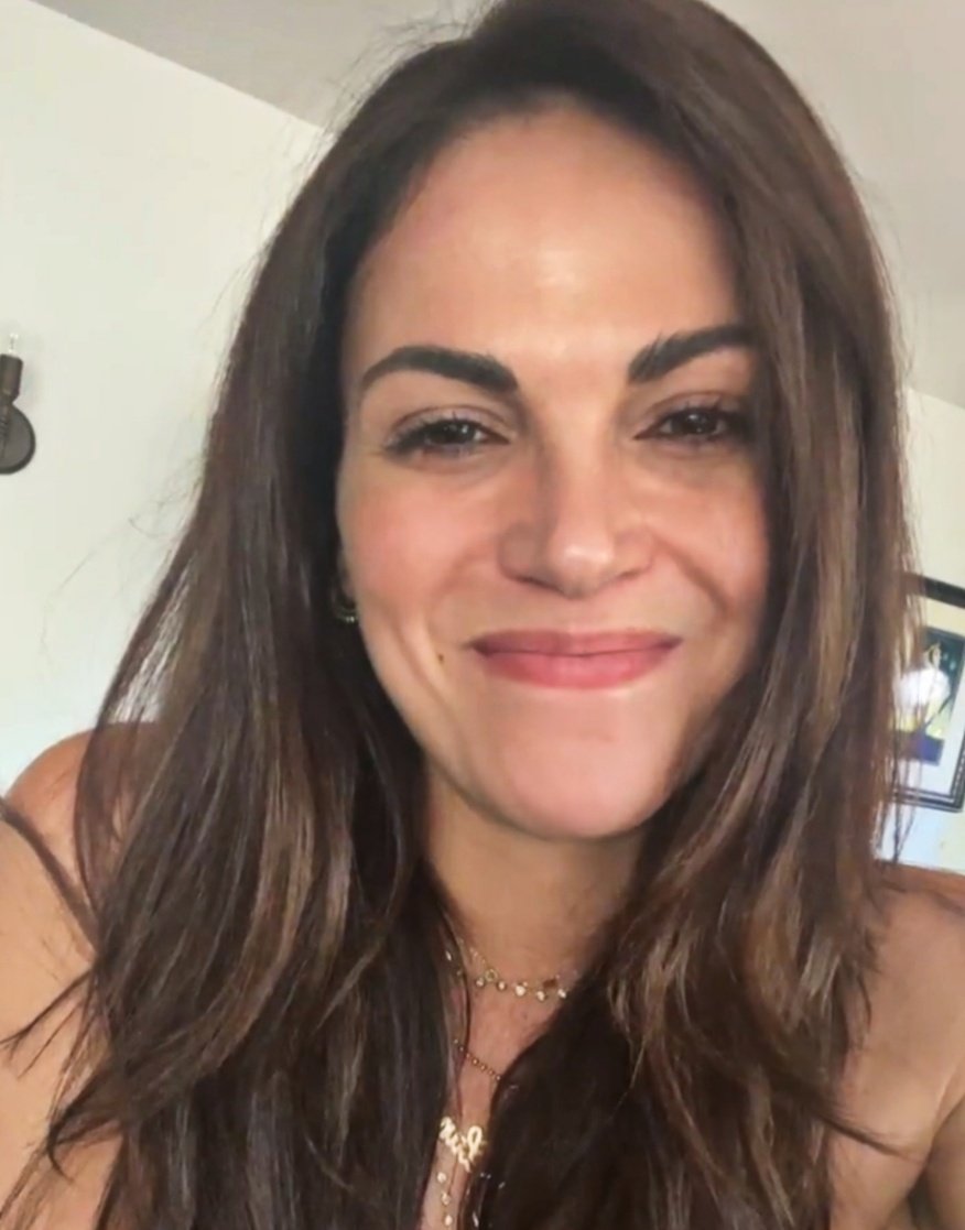 isthatmyjacket_'s tweet photo. This smile is def a Lana thing  🥹🤏🏻 https://t.co/4bssvJBQO9