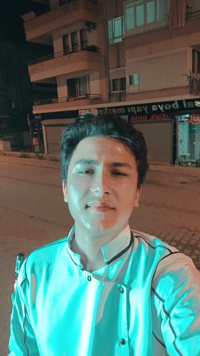 modcherian's tweet photo. Hani her şeyindim ben senin
Hani kor dudaklındım
Hani karlarda açan çiçektim
Vazgeçilmezdim https://t.co/ku4WjJTYXl