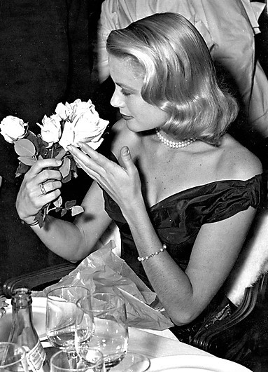 MondayGlam's tweet photo. Hello, weekend!
#MondayGlam #style #WritingCommunity #weekendvibes https://t.co/j3E9VsAFdb