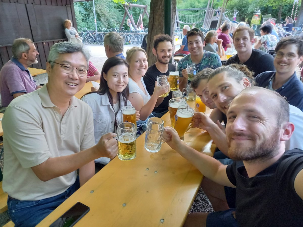 robotic_dna's tweet photo. How to "beer garden" like a pro! @SimmelLab @robotic_dna in action! https://t.co/6cIDOYS1Xa