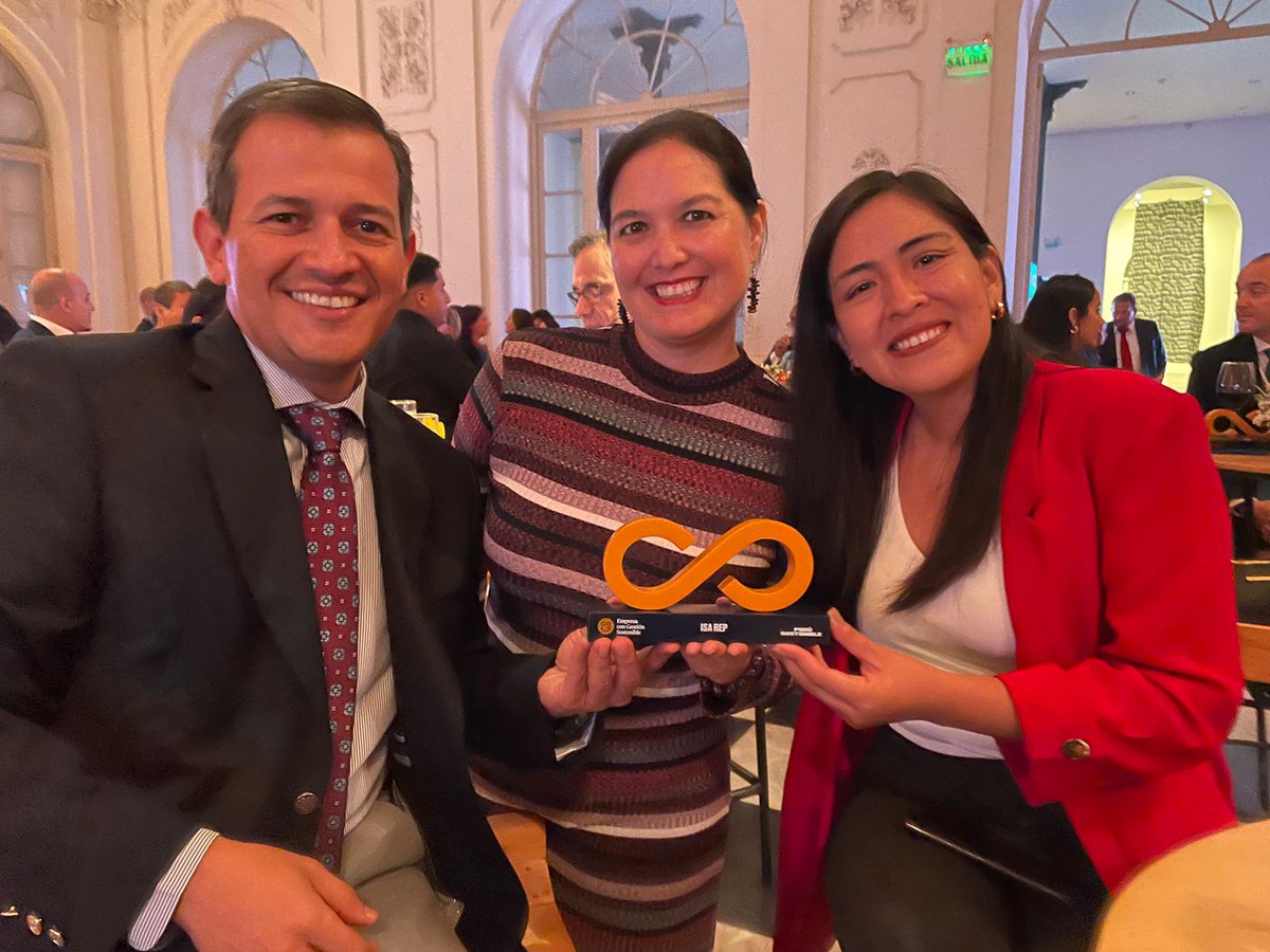 ca_remolina's tweet photo. ¡Qué orgullo! #ISAREP es una Empresa con Gestión Sostenible. Nuestro cuidado por los aspectos sociales, ambientales y de buen gobierno están presentes en todos los frentes del negocio... así trabajamos por un Perú con Futuro!
#CuidamosLoQueMenosVes #EGS2022 @_perusostenible https://t.co/JjClO25WMN