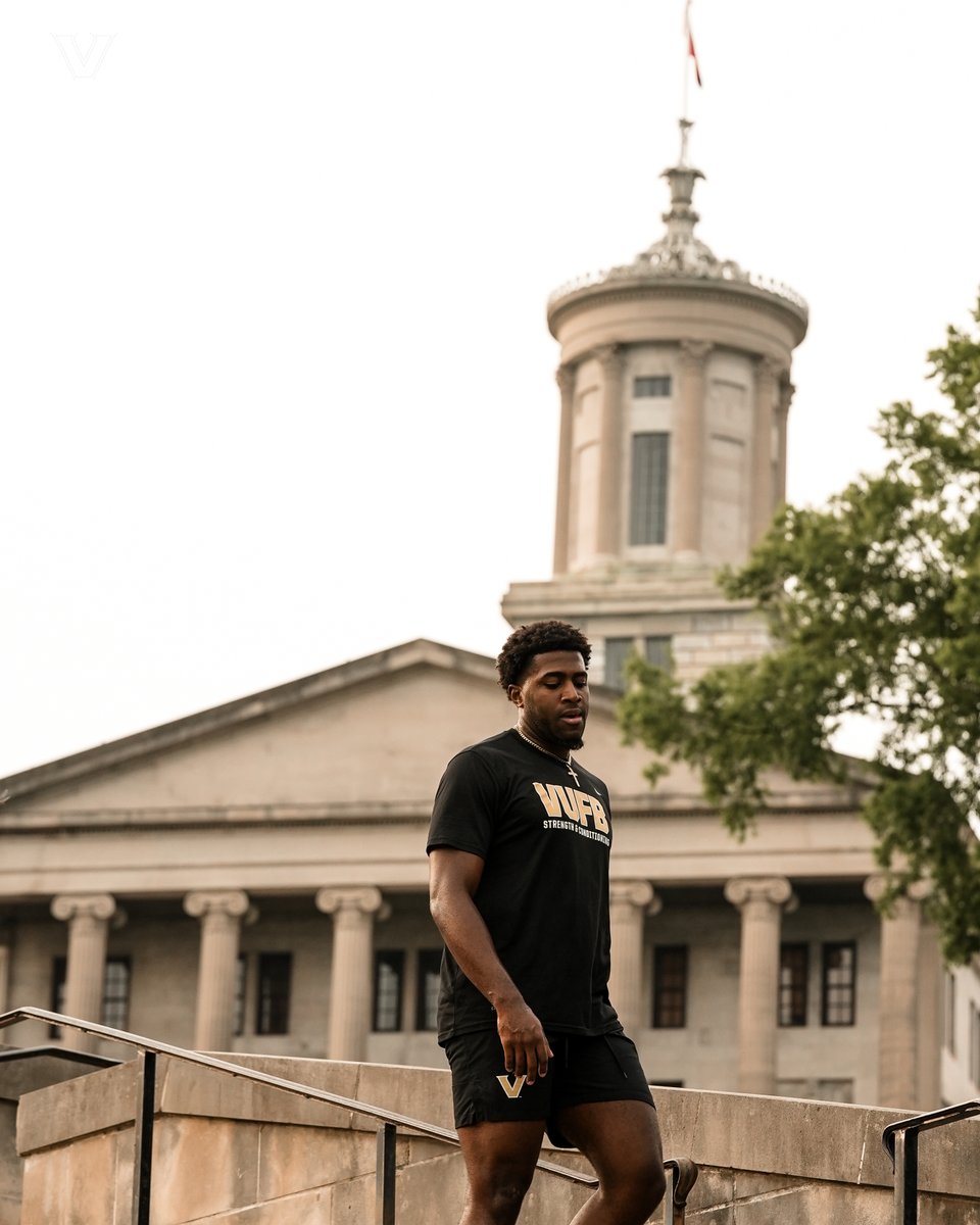 VandyFootball's tweet photo. Early mornin' work.

#AnchorDown https://t.co/BvsVJk3eZF