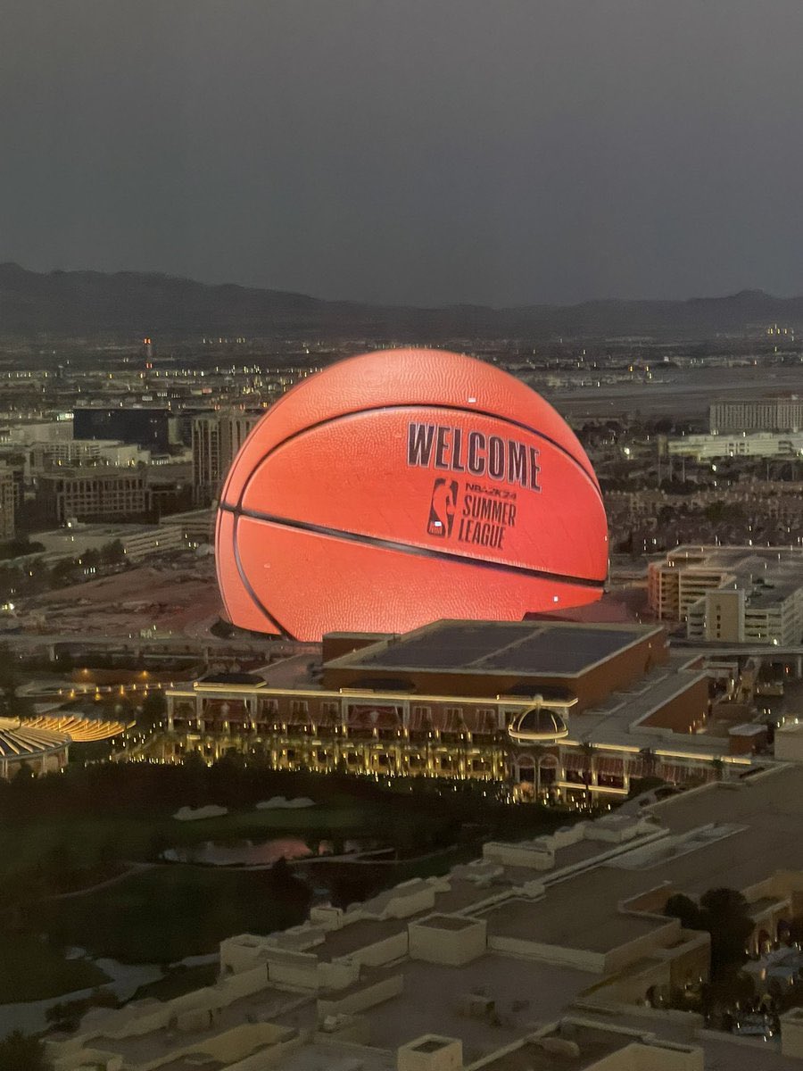 Las Vegas sphere lit up for Summer League 🤯

(via <a href="/RexChapman/">Rex Chapman🏇🏼</a>)
