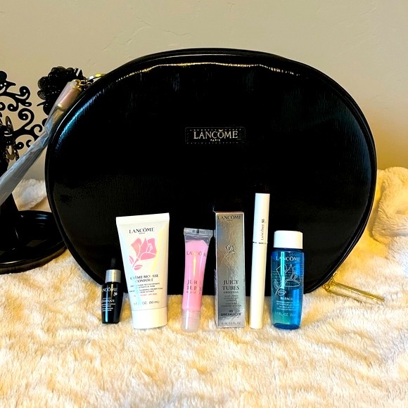Maria79128793's tweet photo. So good I had to share! Check out all the items I'm loving on @Poshmarkapp from @skleven2 #poshmark #fashion #style #shopmycloset #lougrey #lancome: https://t.co/NIu9RCPofn https://t.co/jp2EeiVLQy