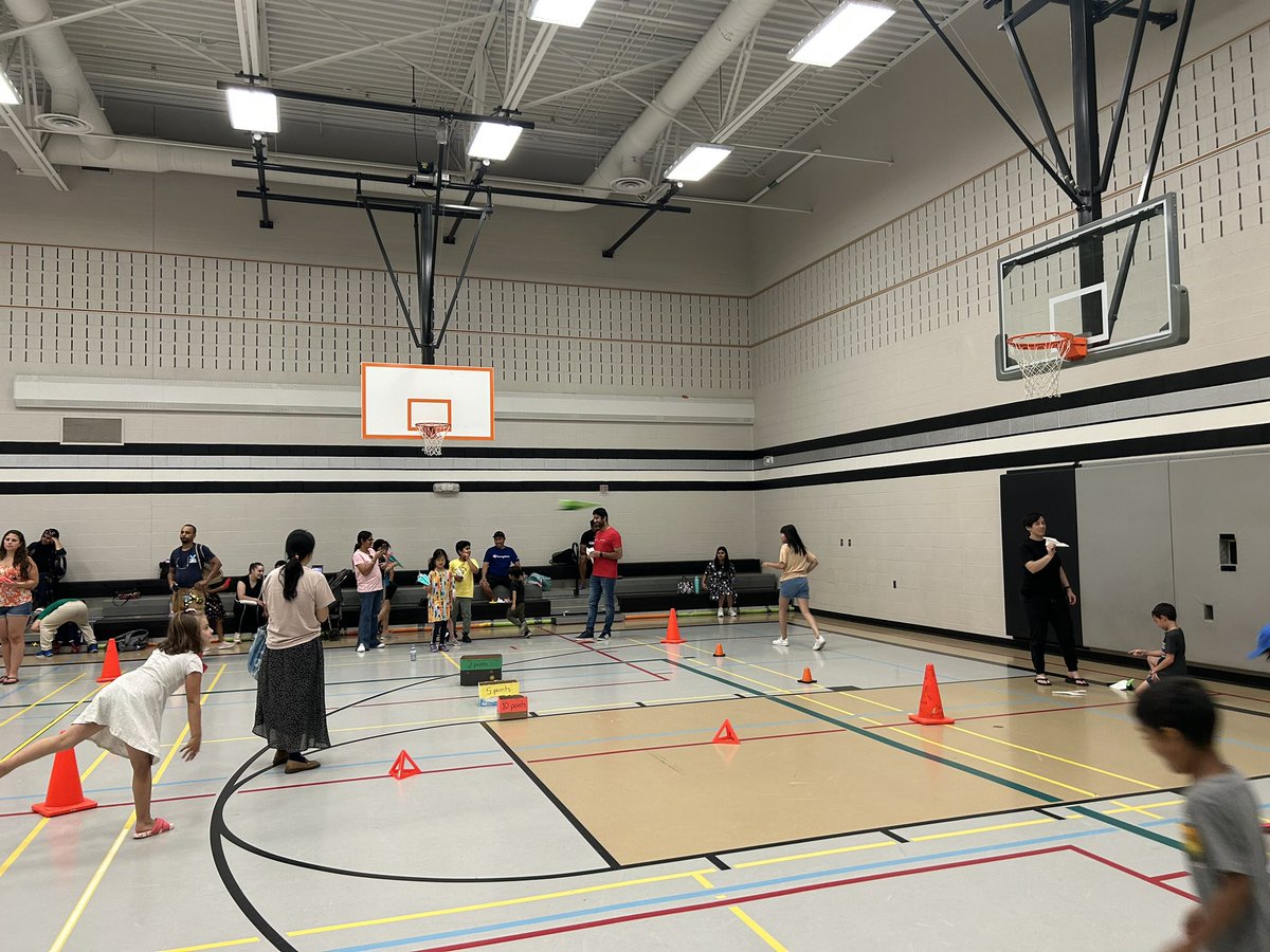 msbernalkeren's tweet image. #Family fun day at #CampWonder 😊 what a great turnout of families who helped support our campers in our paper plane challenge! Thanks @DerbyshireMr for setting up the gym and @msrussoteaches for the popsicles! ☀️ ✈️  #GECDSBSLP2023 @gecdsbpro @Vanessa_Dakin28 @ClaraHowitt